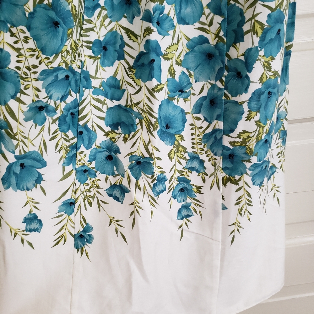 Beautiful Ann Taylor Empire-Waist Dress, 4P - Picture 2 of 9